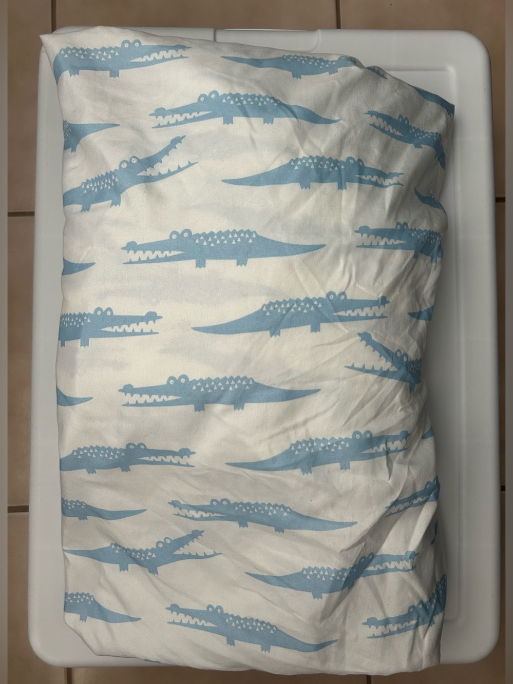 EUC Huntington Home White and Light Blue Alligator Full Size Sheet Set